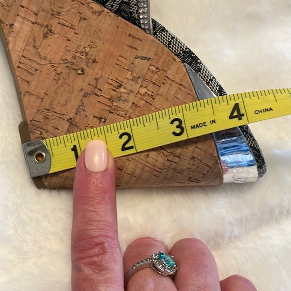 Guess slides 8-1/2 like new, taupe with black logo print and crystal trim - Picture 6 of 7